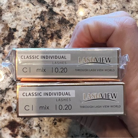 2 LASHVIEW Eyelash Extensions Classic Individuals - Picture 2 of 3